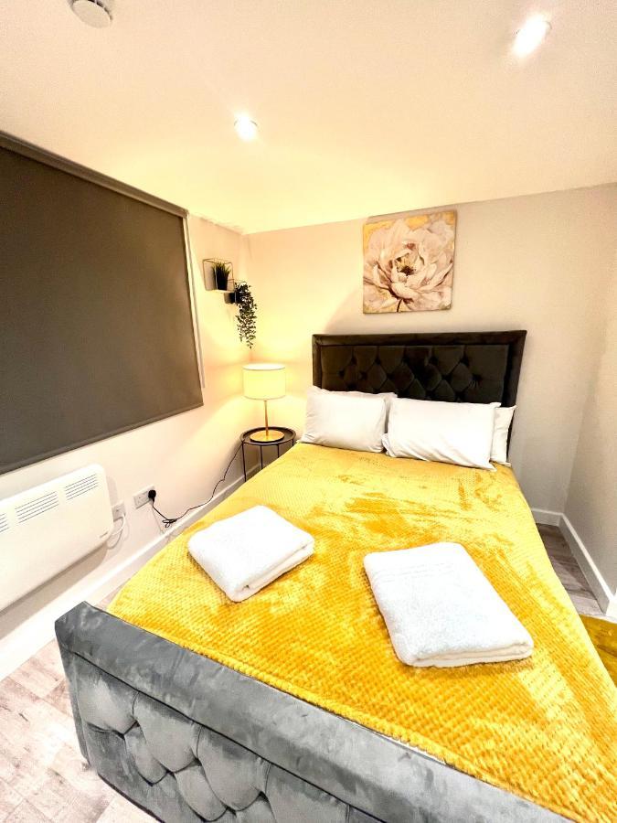 Golden Residences - Oakway Feltham Exteriör bild