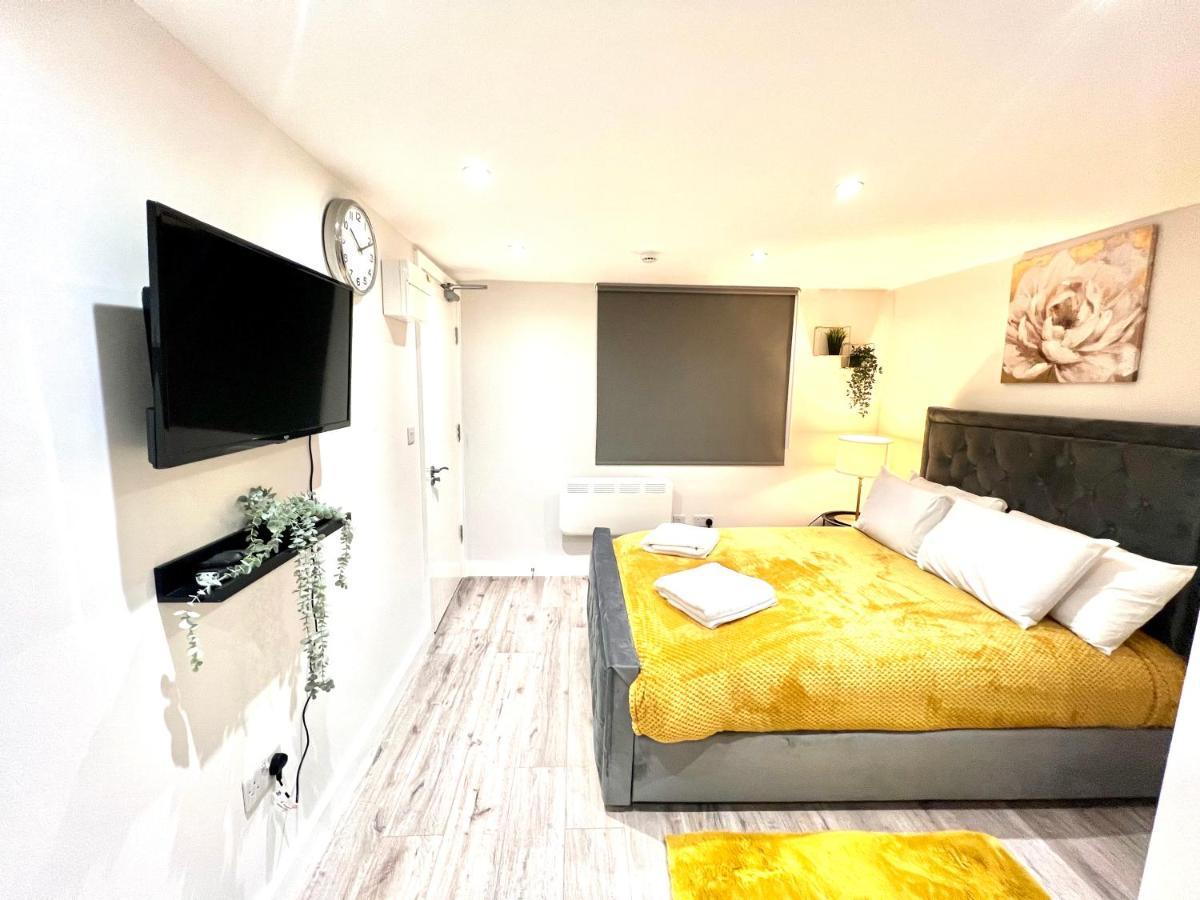 Golden Residences - Oakway Feltham Exteriör bild